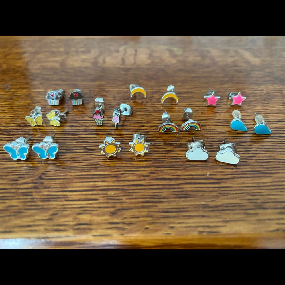 ❌❌SOLD❌❌  10 Pairs of Little Kid Earrings